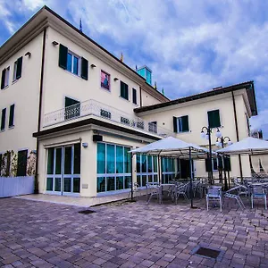 https://hotel-butterfly-torre-del-lago-puccini.it-tuscanyhotel.com